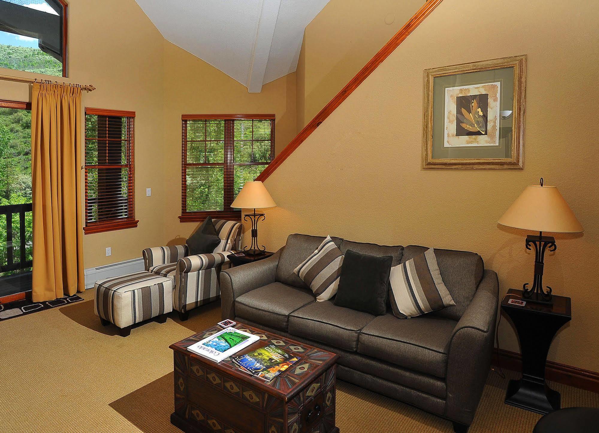 Lodge At Brookside Avon Village Exterior foto
